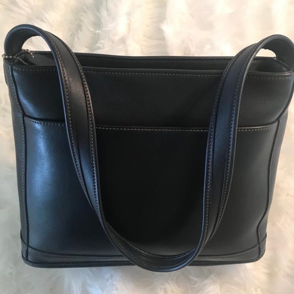 Beautiful Vintage Leather Black Coach Shoulder Bag Gem